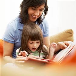DRES-Annesiyle Kitap Okuyan Çocuk 1.jpg